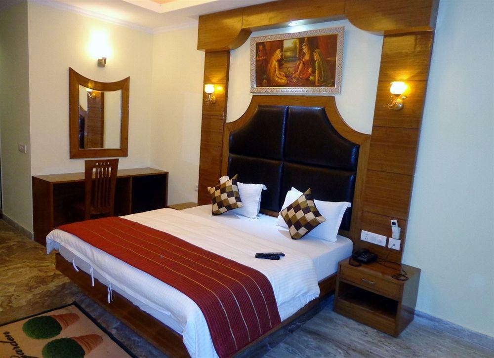 Hotel Castle Blue New Delhi Near Igi Airport Buitenkant foto
