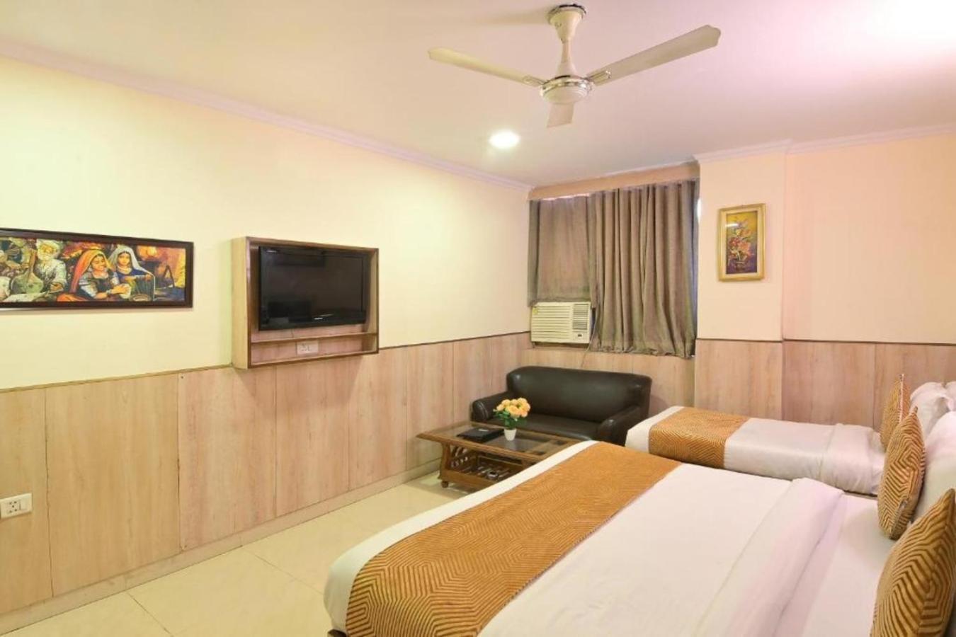 Hotel Castle Blue New Delhi Near Igi Airport Buitenkant foto