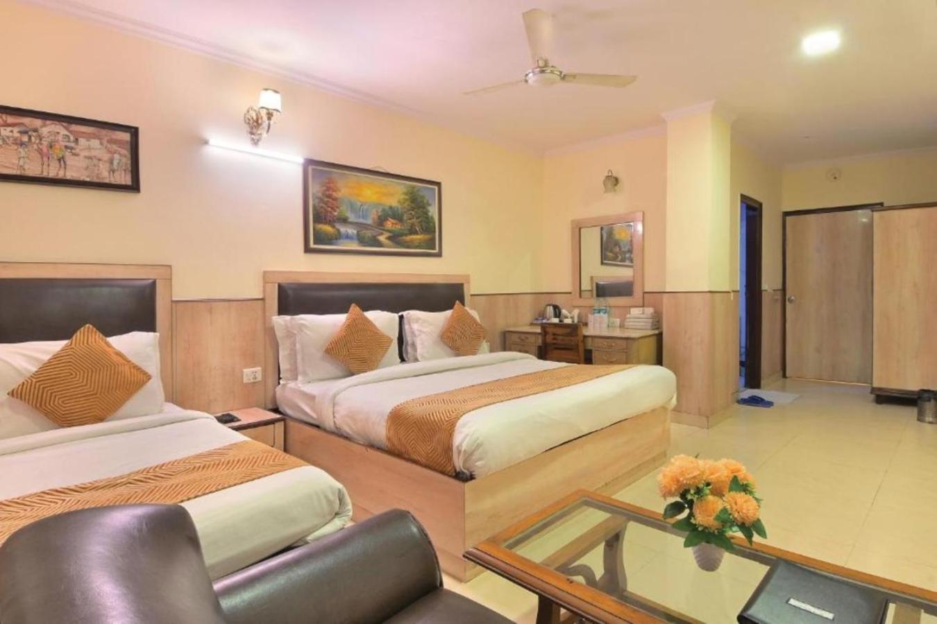 Hotel Castle Blue New Delhi Near Igi Airport Buitenkant foto