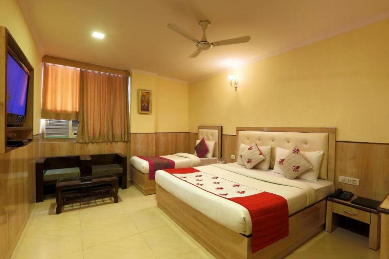 Hotel Castle Blue New Delhi Near Igi Airport Buitenkant foto
