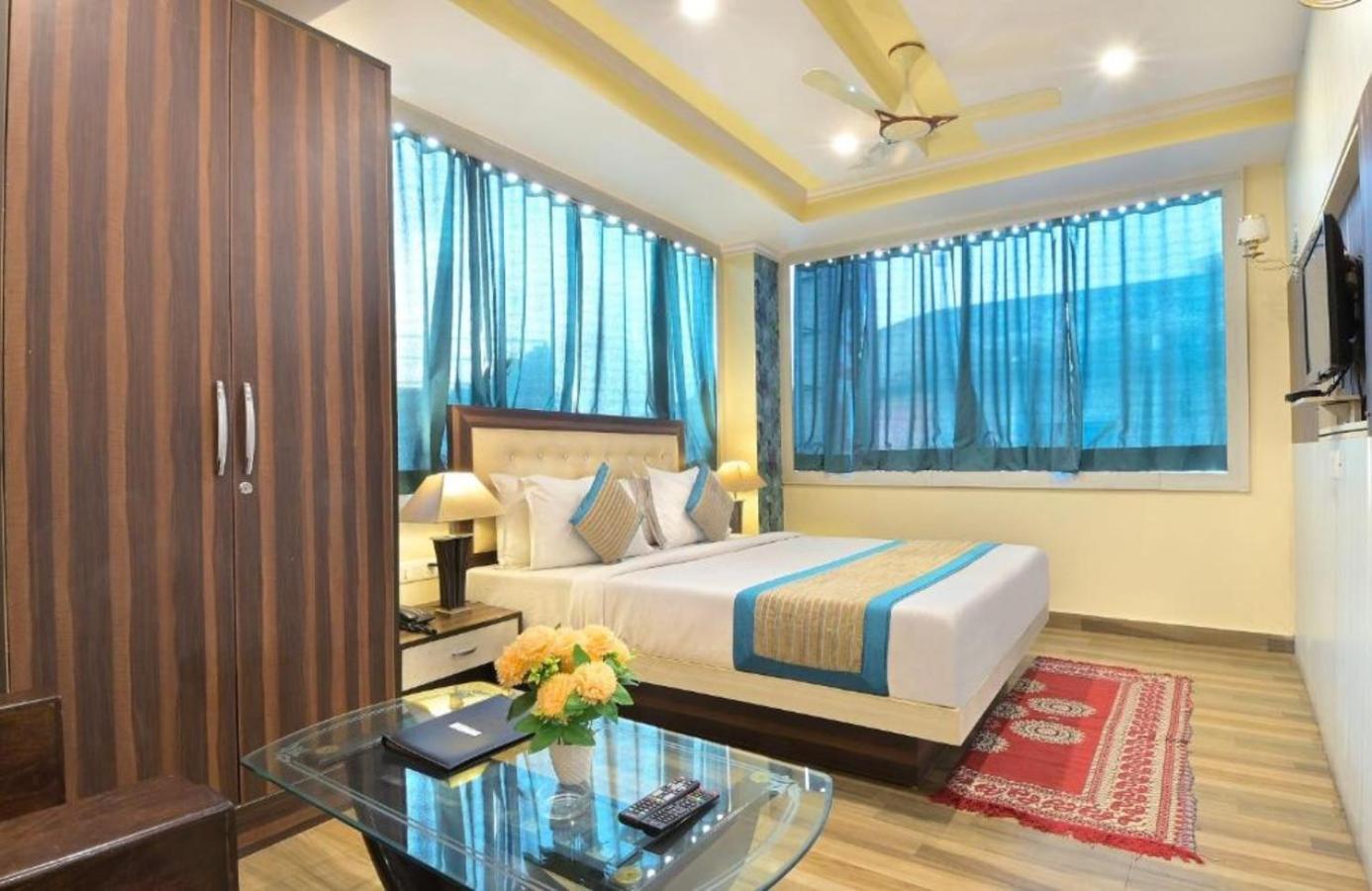 Hotel Castle Blue New Delhi Near Igi Airport Buitenkant foto