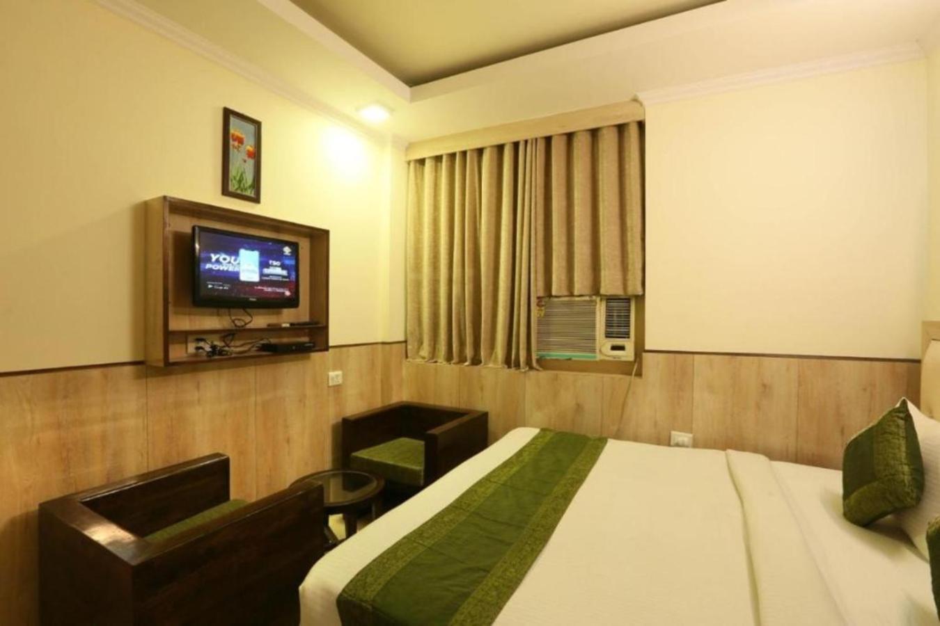 Hotel Castle Blue New Delhi Near Igi Airport Buitenkant foto
