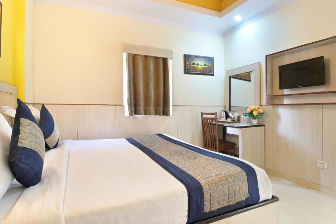 Hotel Castle Blue New Delhi Near Igi Airport Buitenkant foto