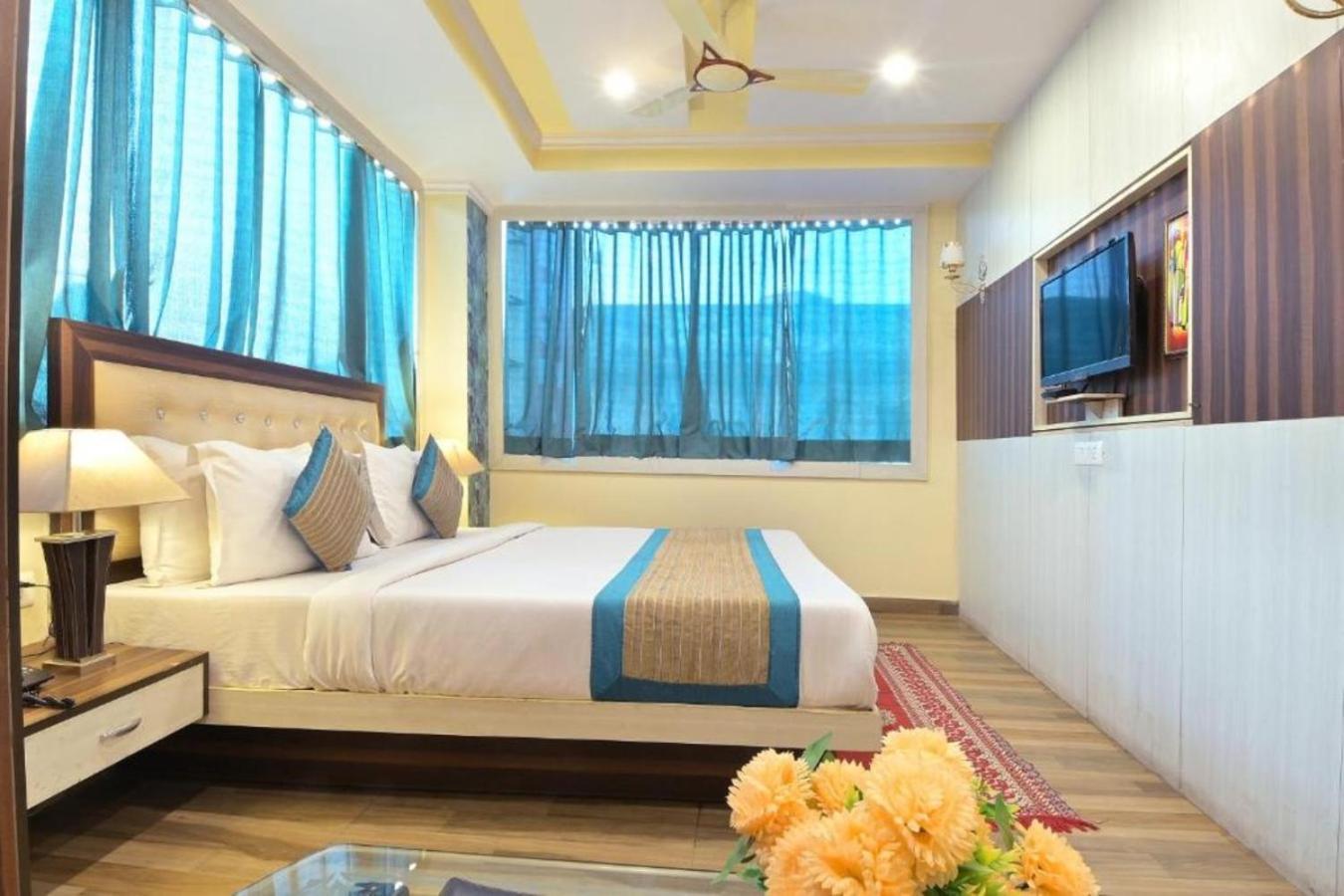 Hotel Castle Blue New Delhi Near Igi Airport Buitenkant foto