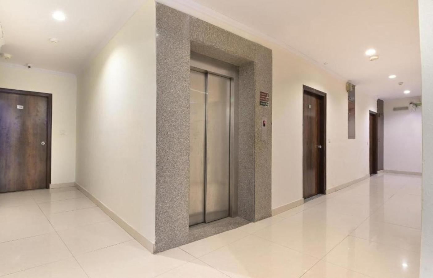 Hotel Castle Blue New Delhi Near Igi Airport Buitenkant foto