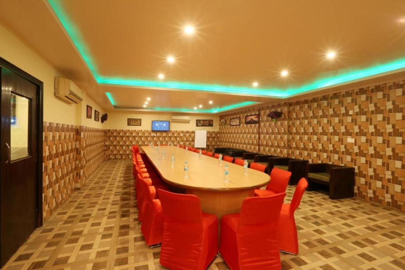 Hotel Castle Blue New Delhi Near Igi Airport Buitenkant foto