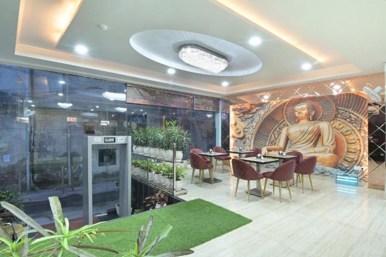 Hotel Castle Blue New Delhi Near Igi Airport Buitenkant foto