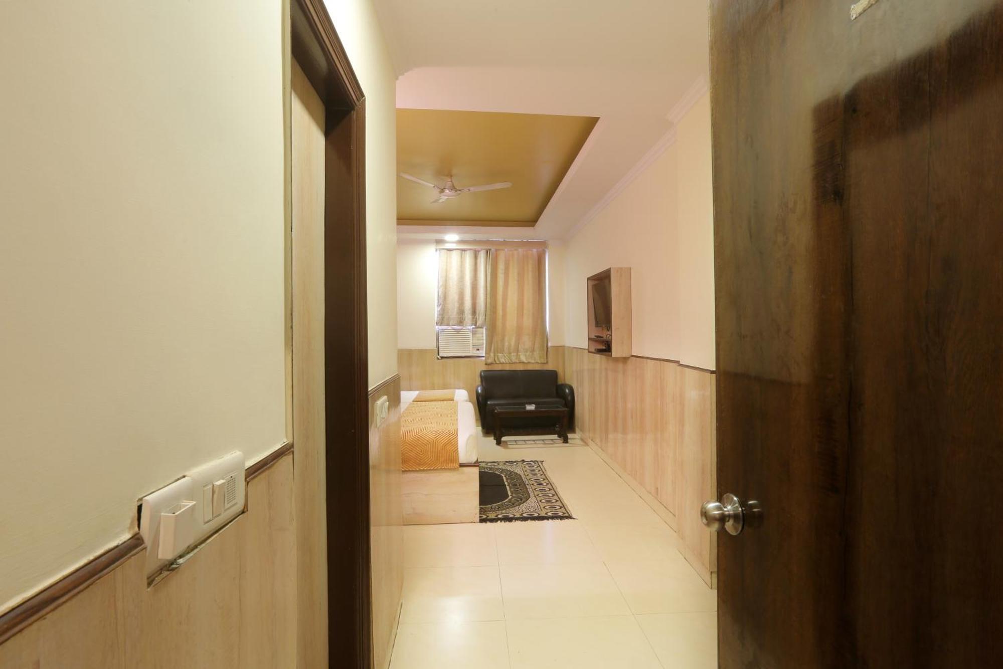 Hotel Castle Blue New Delhi Near Igi Airport Buitenkant foto