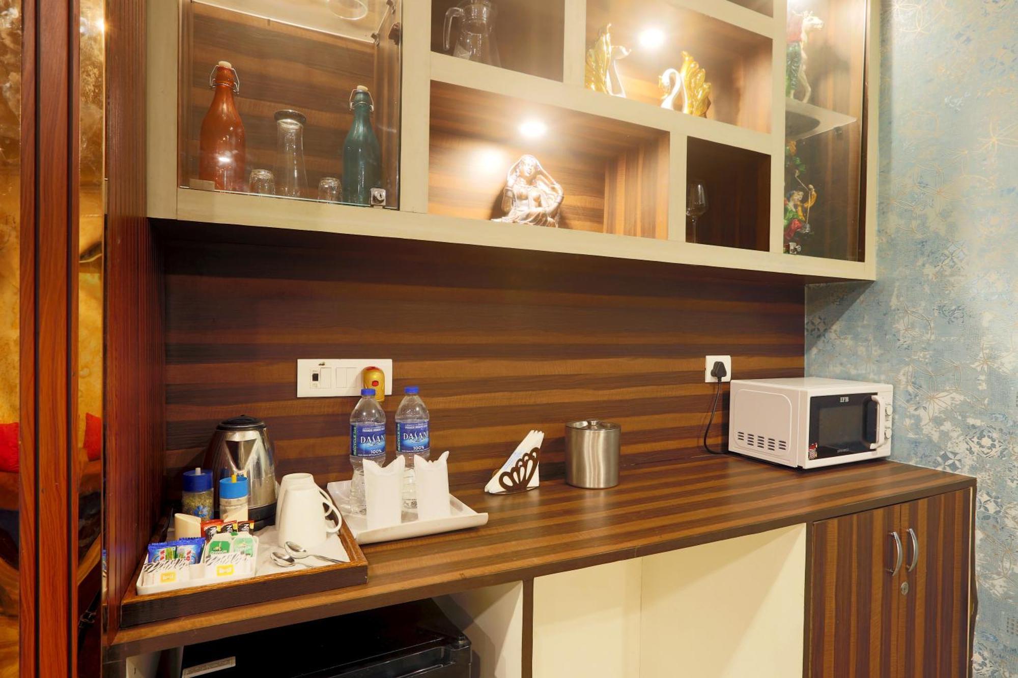 Hotel Castle Blue New Delhi Near Igi Airport Buitenkant foto
