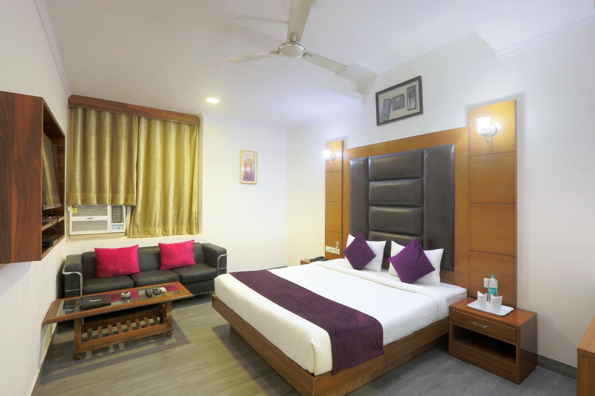 Hotel Castle Blue New Delhi Near Igi Airport Buitenkant foto