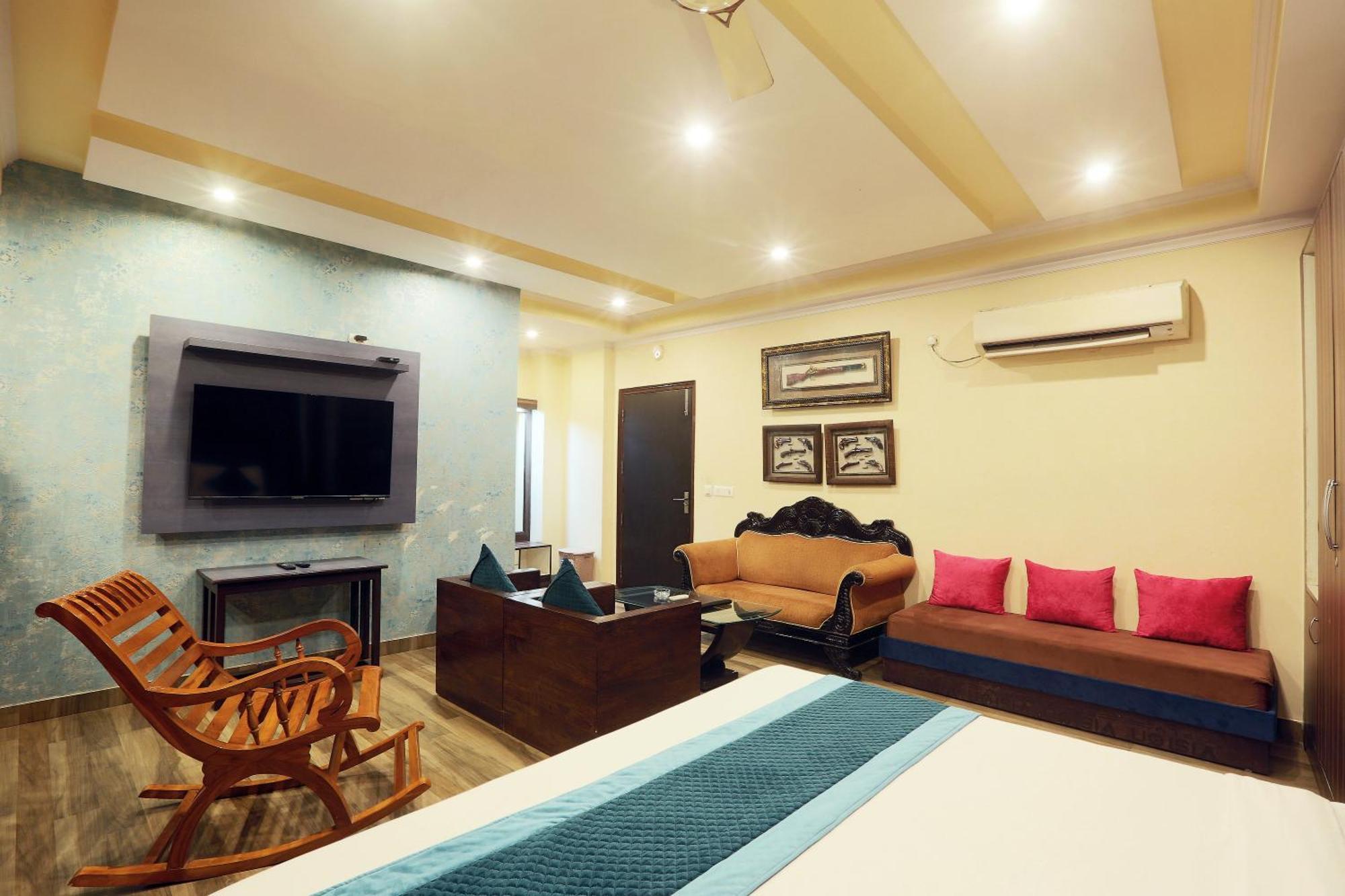 Hotel Castle Blue New Delhi Near Igi Airport Buitenkant foto