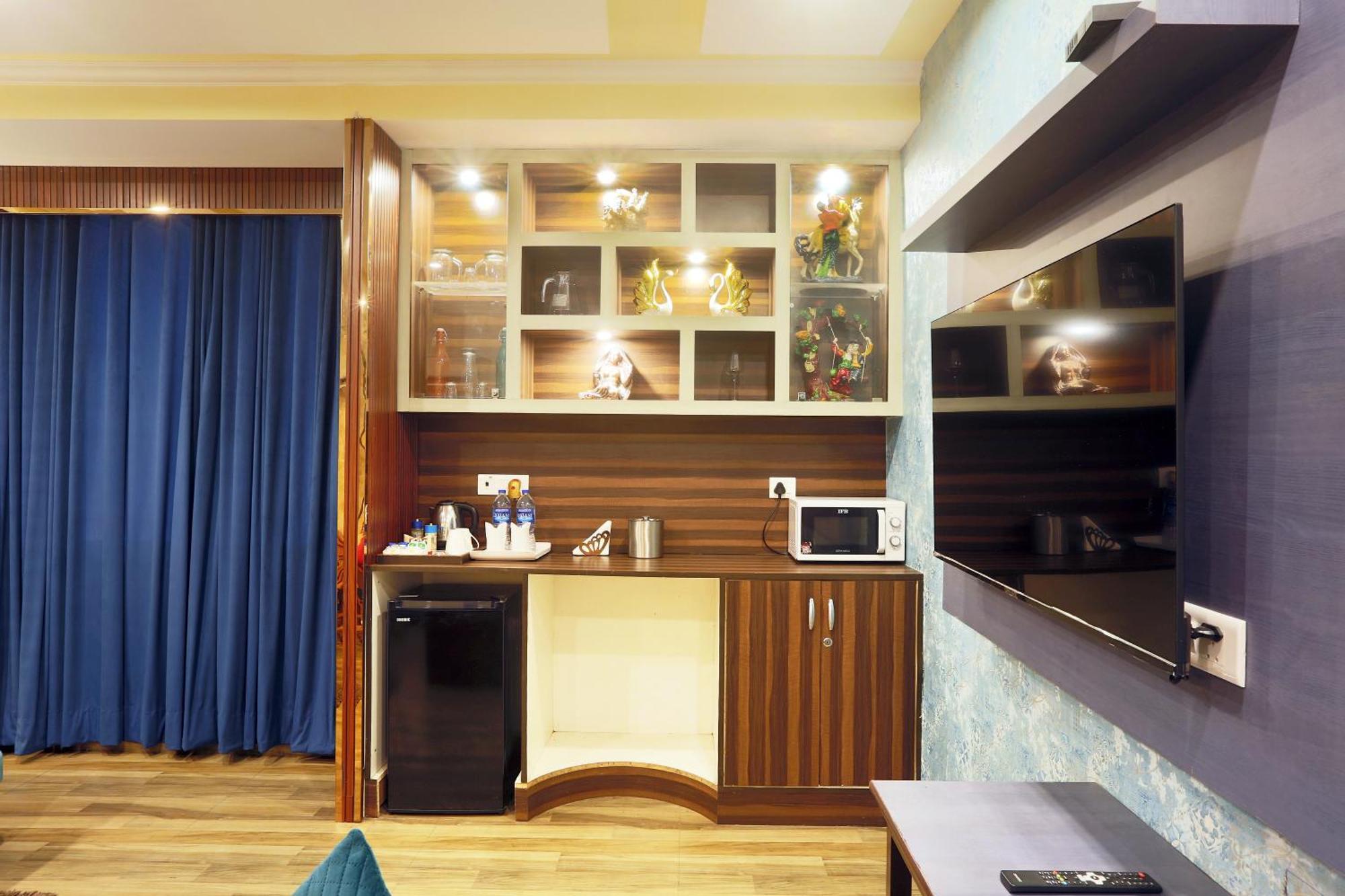 Hotel Castle Blue New Delhi Near Igi Airport Buitenkant foto