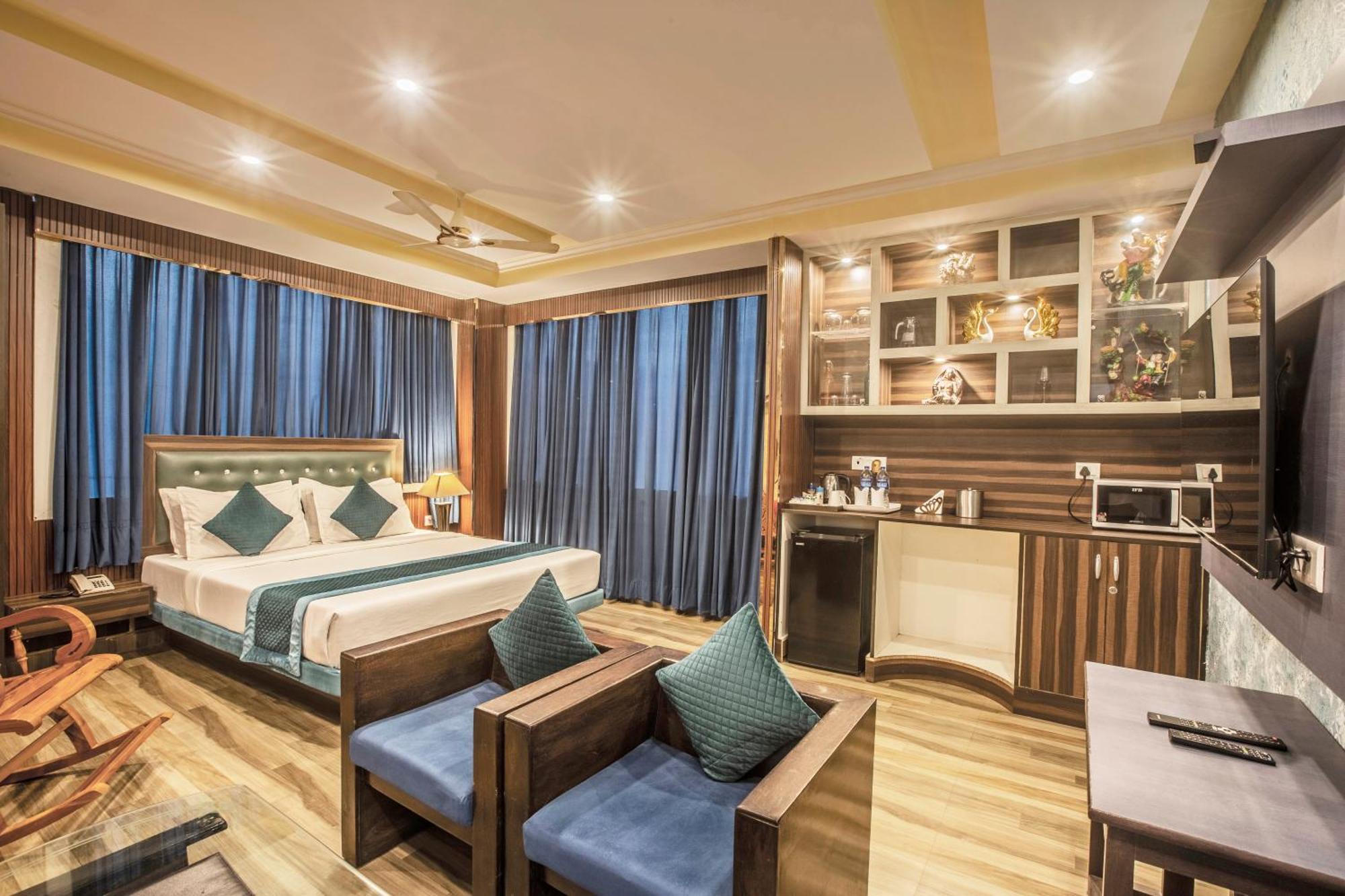 Hotel Castle Blue New Delhi Near Igi Airport Buitenkant foto