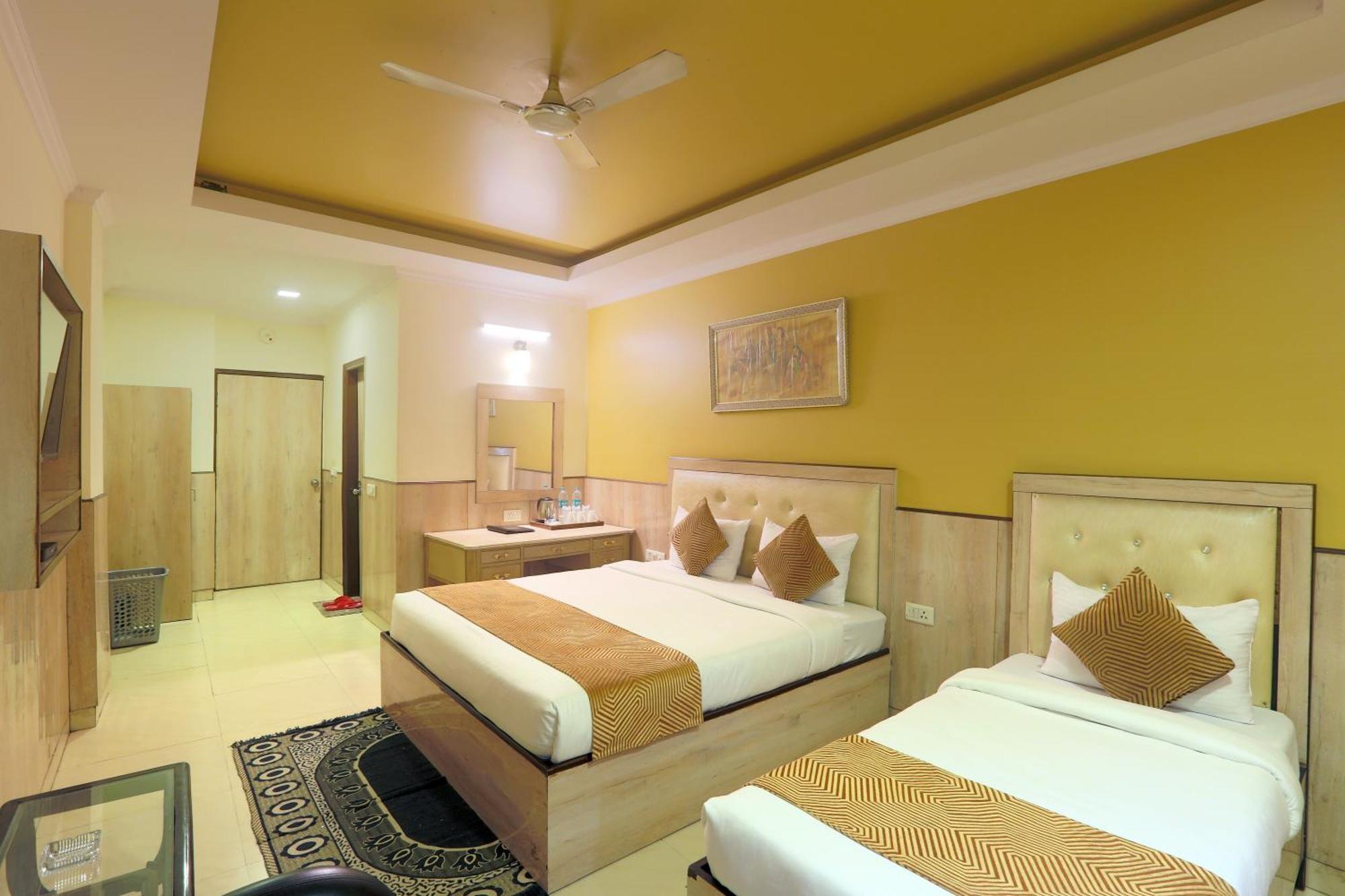 Hotel Castle Blue New Delhi Near Igi Airport Buitenkant foto