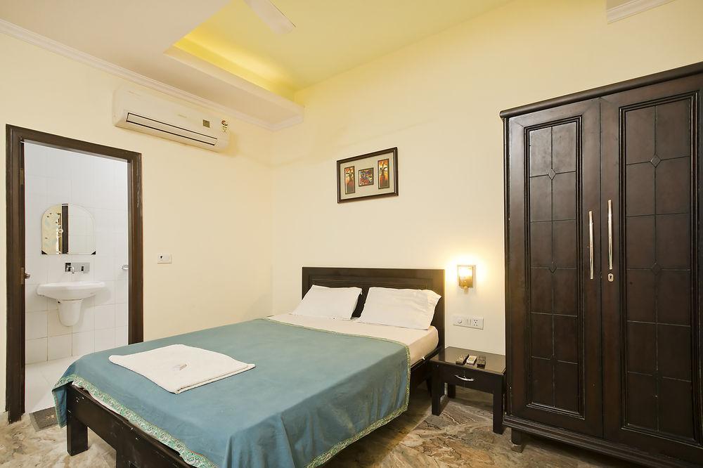 Hotel Castle Blue New Delhi Near Igi Airport Buitenkant foto