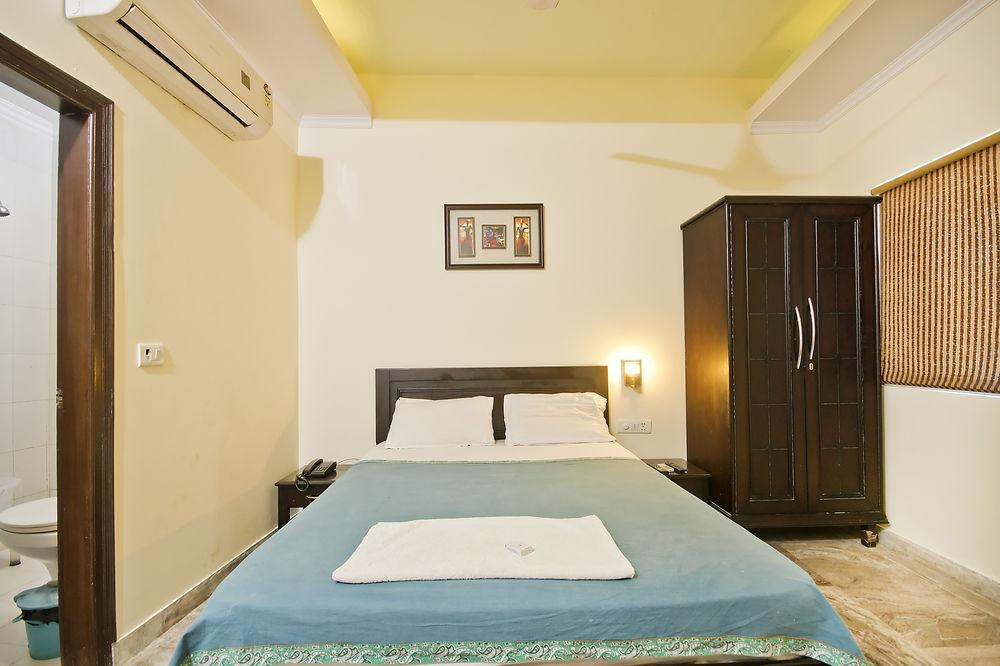 Hotel Castle Blue New Delhi Near Igi Airport Buitenkant foto