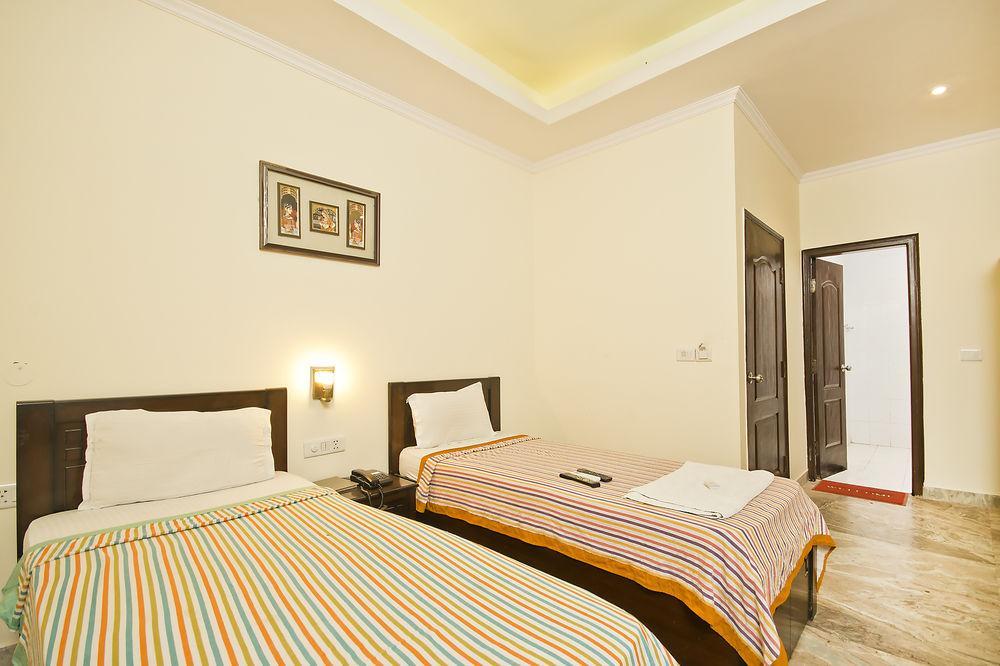 Hotel Castle Blue New Delhi Near Igi Airport Buitenkant foto