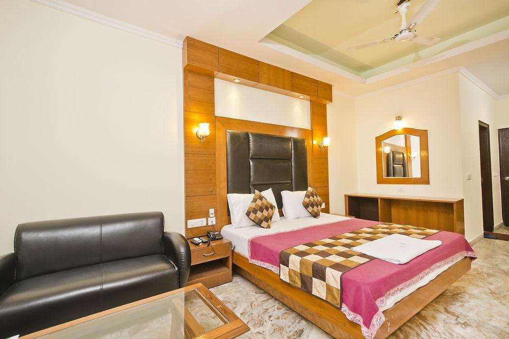 Hotel Castle Blue New Delhi Near Igi Airport Buitenkant foto