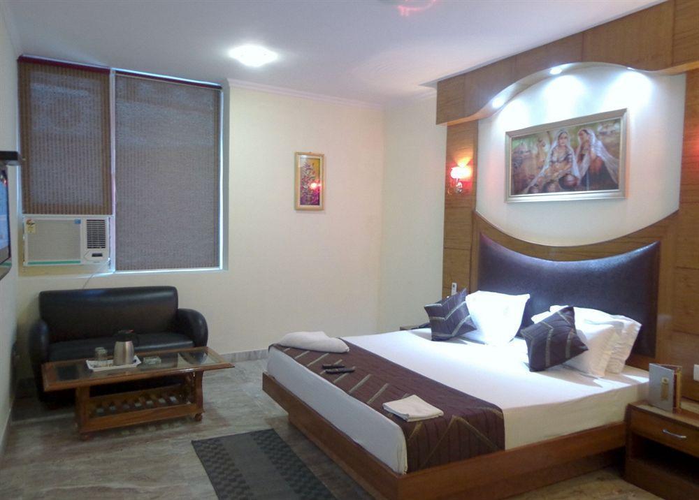 Hotel Castle Blue New Delhi Near Igi Airport Buitenkant foto