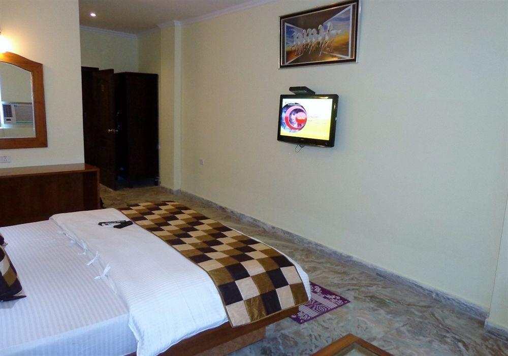 Hotel Castle Blue New Delhi Near Igi Airport Buitenkant foto