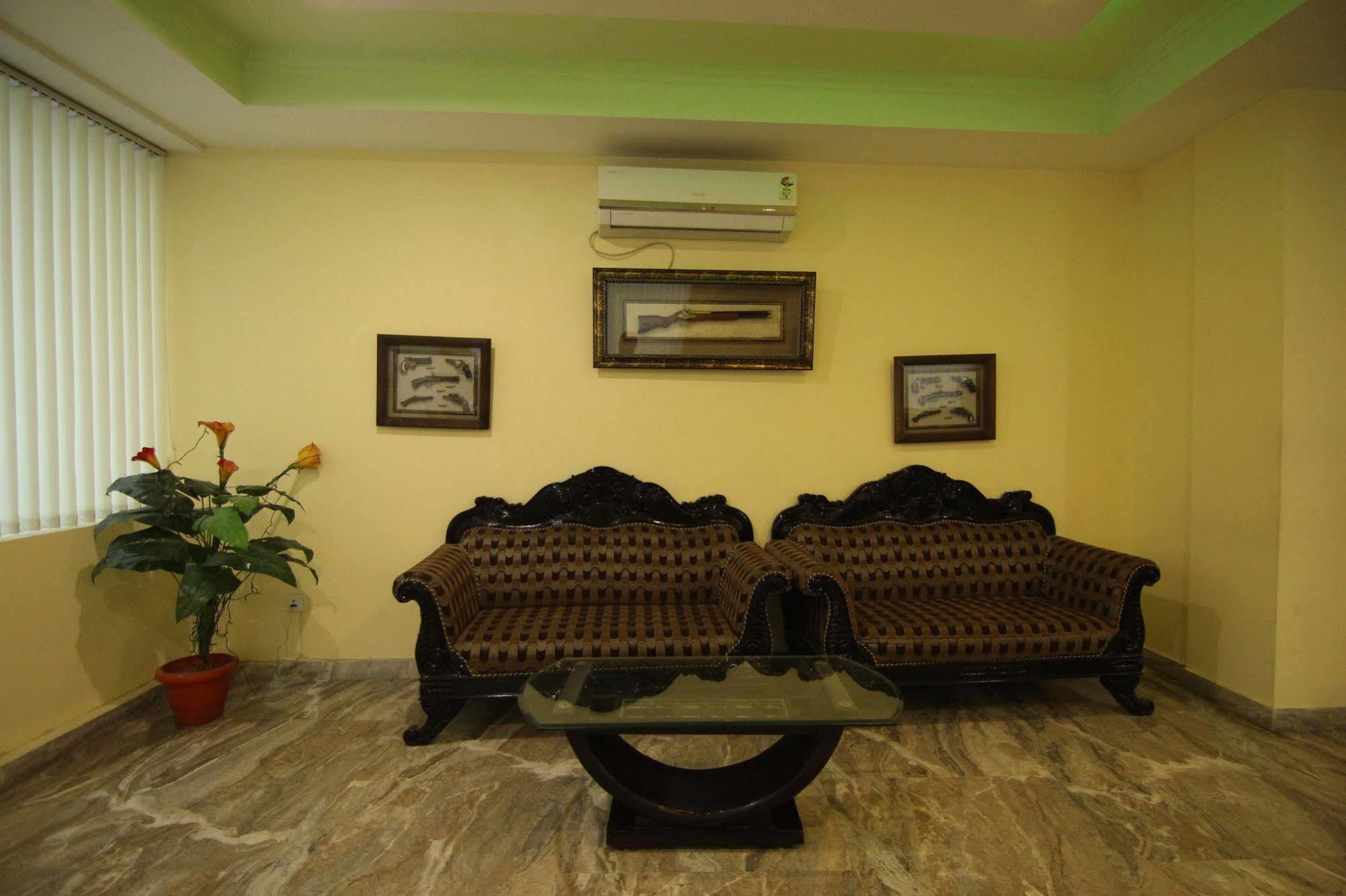 Hotel Castle Blue New Delhi Near Igi Airport Buitenkant foto